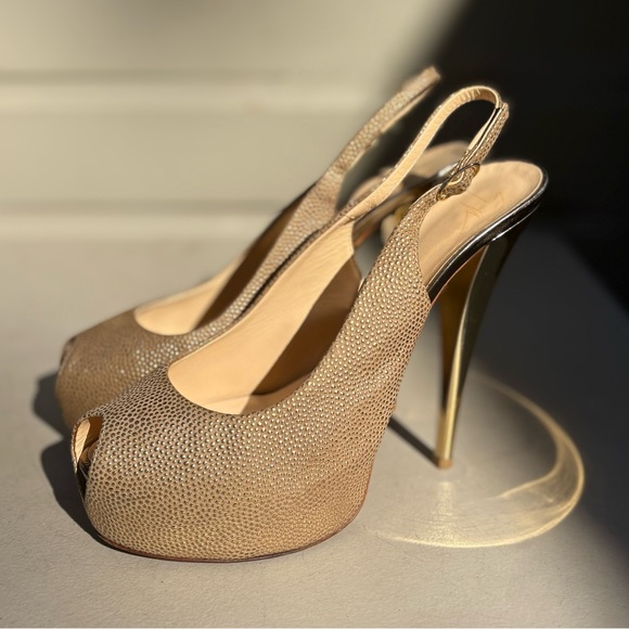 Giuseppe Zanotti Metallic Gold Leather Peep Toe Platform Slingback Heel. Size 39 - Picture 1 of 15